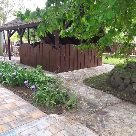 Tavasz Nyaralo Villa โปรอสซโล ภายนอก รูปภาพ