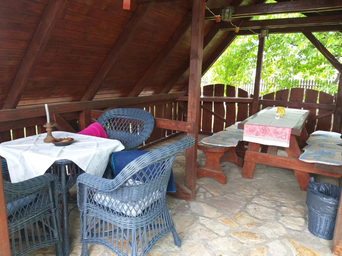 Tavasz Nyaralo Villa โปรอสซโล ภายนอก รูปภาพ