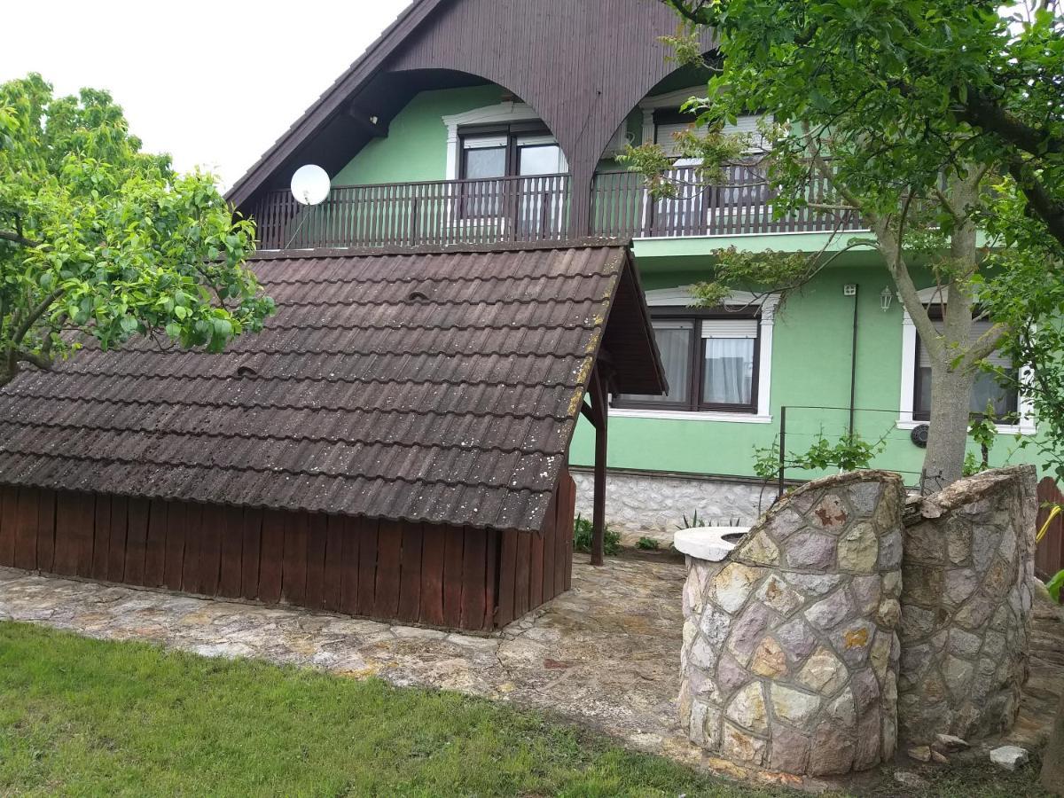 Tavasz Nyaralo Villa โปรอสซโล ภายนอก รูปภาพ