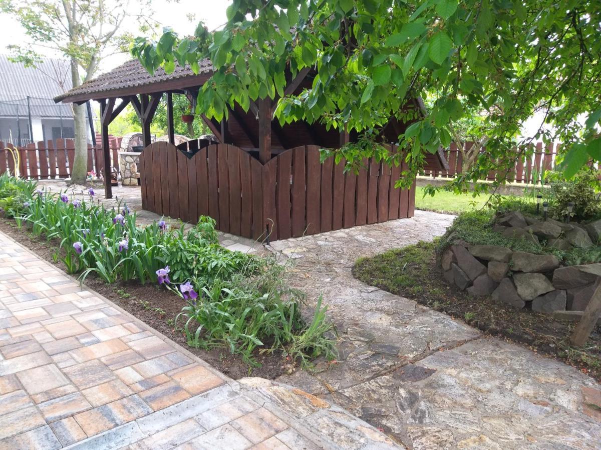 Tavasz Nyaralo Villa โปรอสซโล ภายนอก รูปภาพ