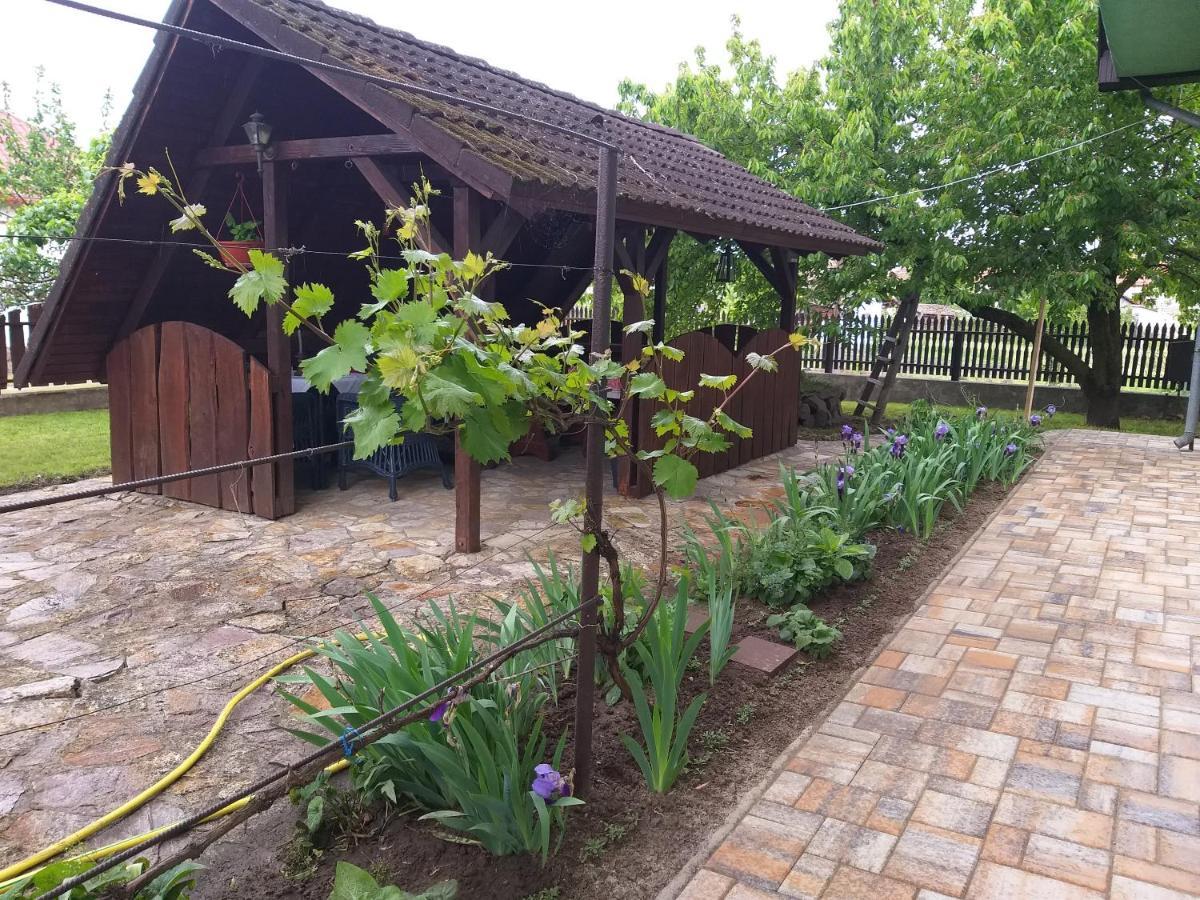 Tavasz Nyaralo Villa โปรอสซโล ภายนอก รูปภาพ